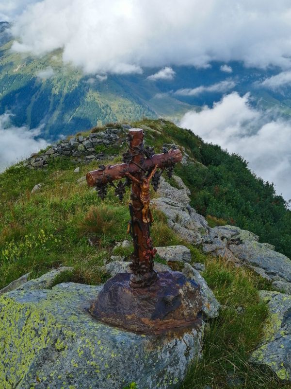 Croce di vetta del Monte Terzo