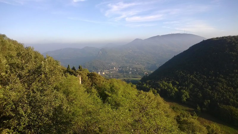 Panorama dal sentiero con campanile di Sant'Antonio Abate