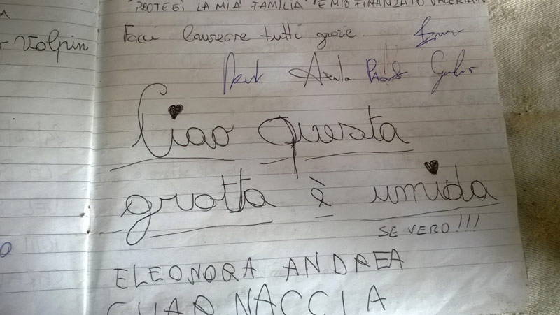 Una pagina dei libri delle firme nella grotta di Felicita