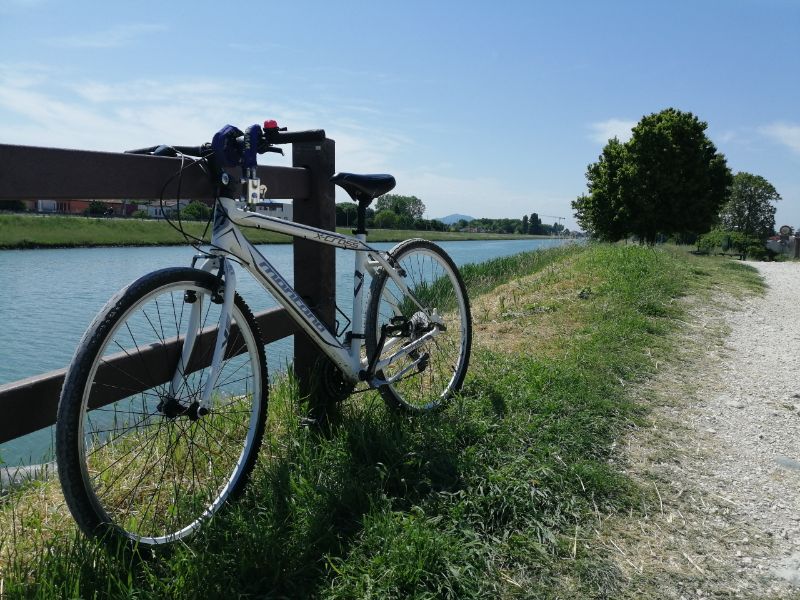 in bici lungo l'anello ciclofluviale di Padova