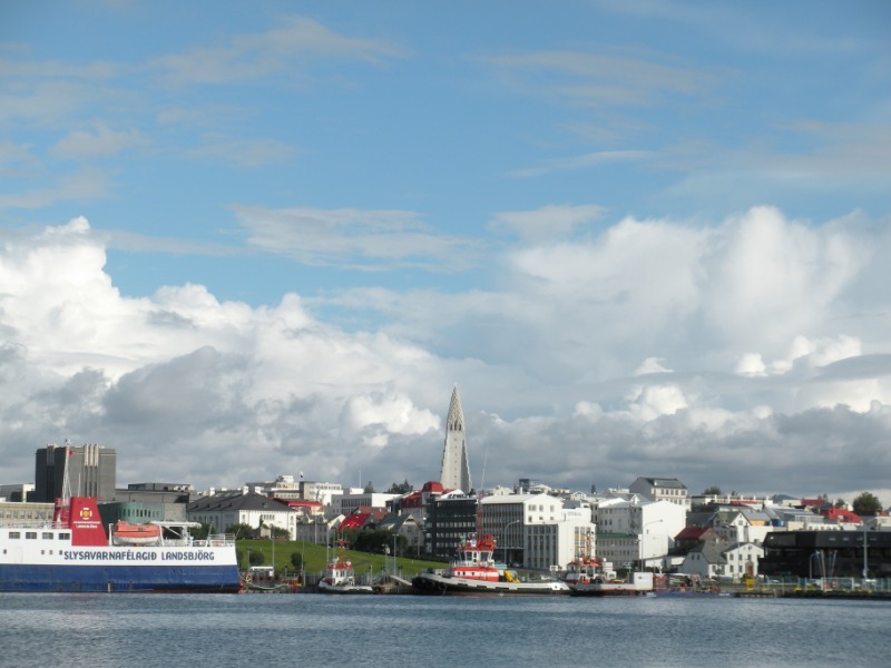 Skyline di Reykjavik dal port