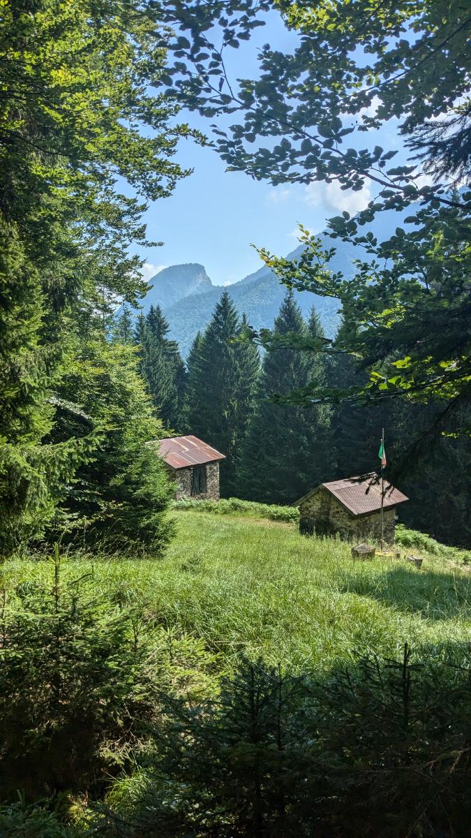 baite-escursione-sagron-mis baite lungo l'escursione a Sagron Mis