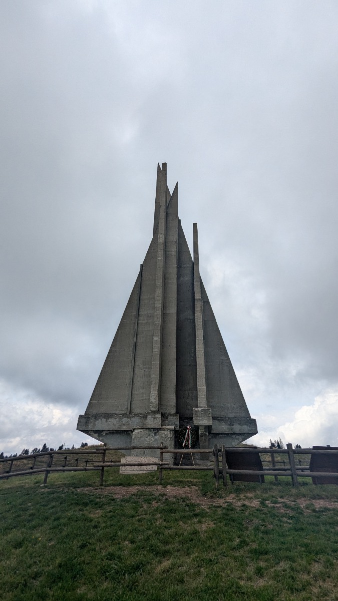 monumento sul monte corno